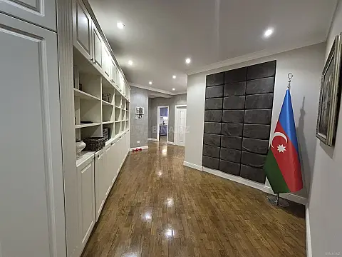 Satılır 3 otaqlı mənzil 140 m²