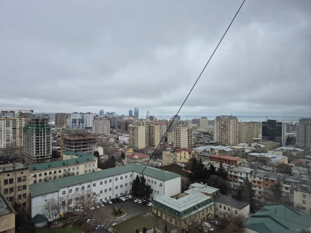 Satılır 3 otaqlı mənzil 140 m²