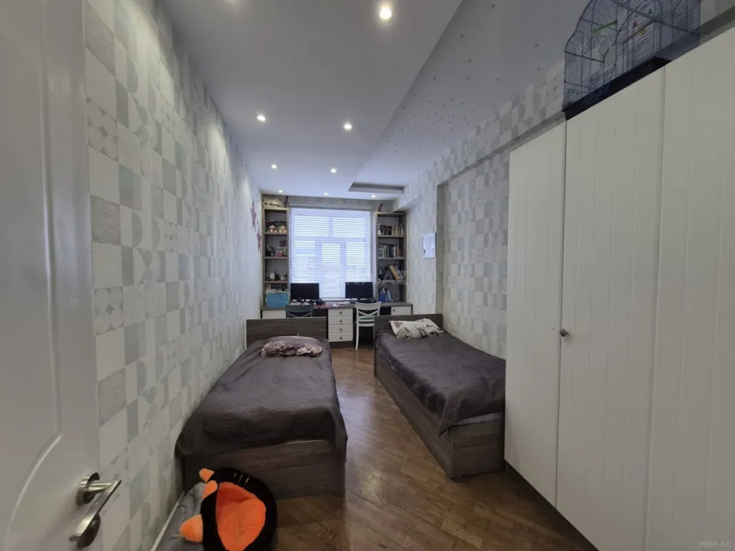 Satılır 3 otaqlı mənzil 140 m²