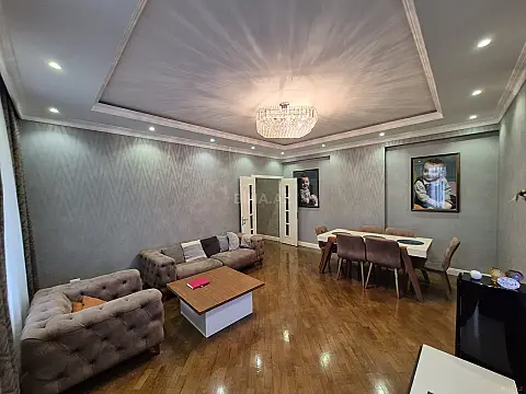 Satılır 3 otaqlı mənzil 140 m²
