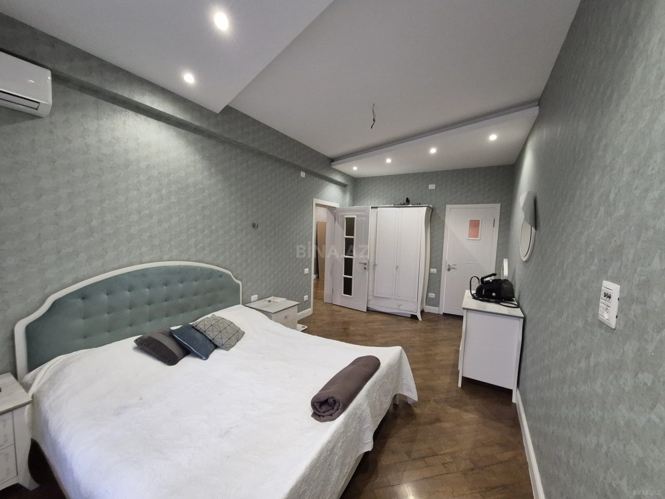 Satılır 3 otaqlı mənzil 140 m²