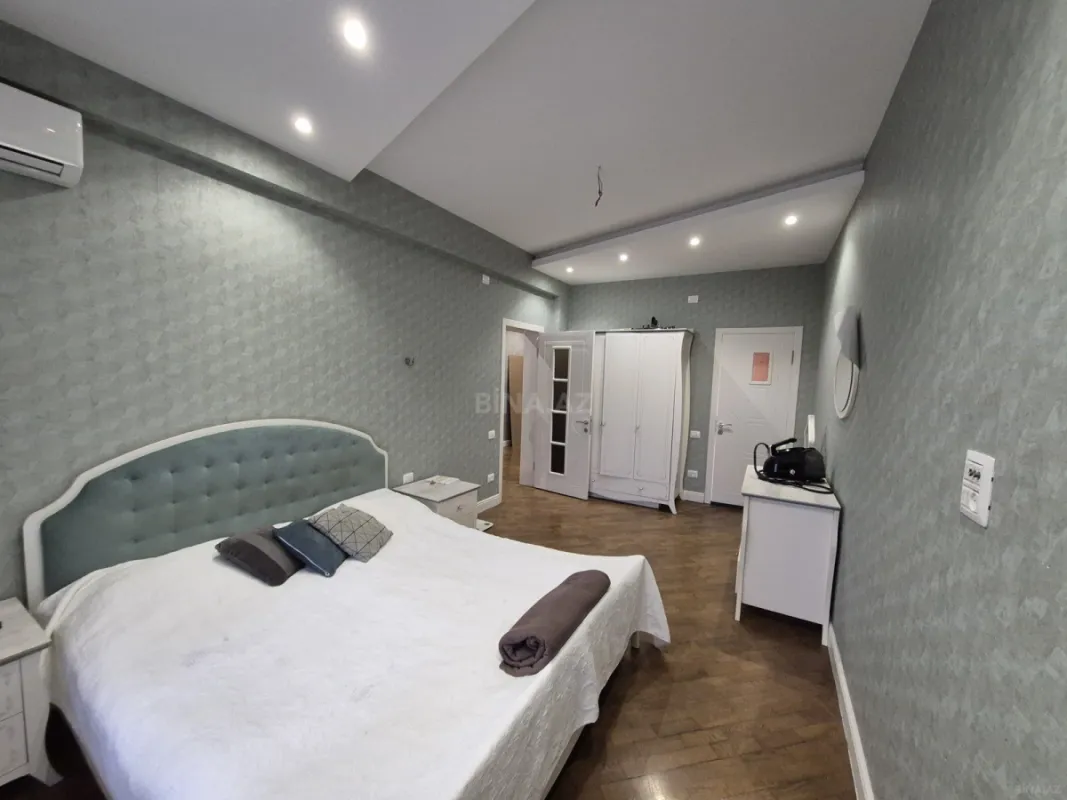 Satılır 3 otaqlı mənzil 140 m²