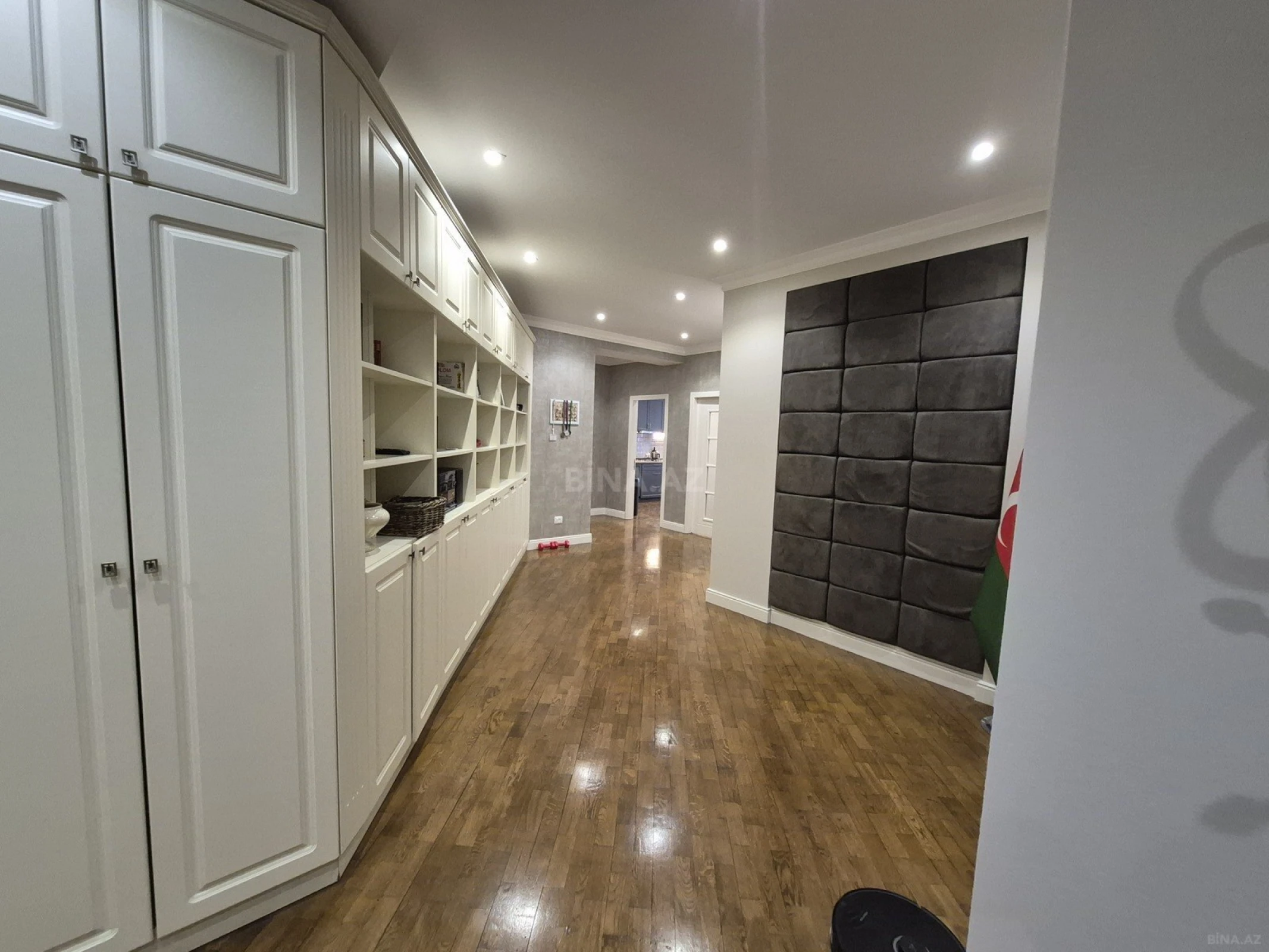 Satılır 3 otaqlı mənzil 140 m²