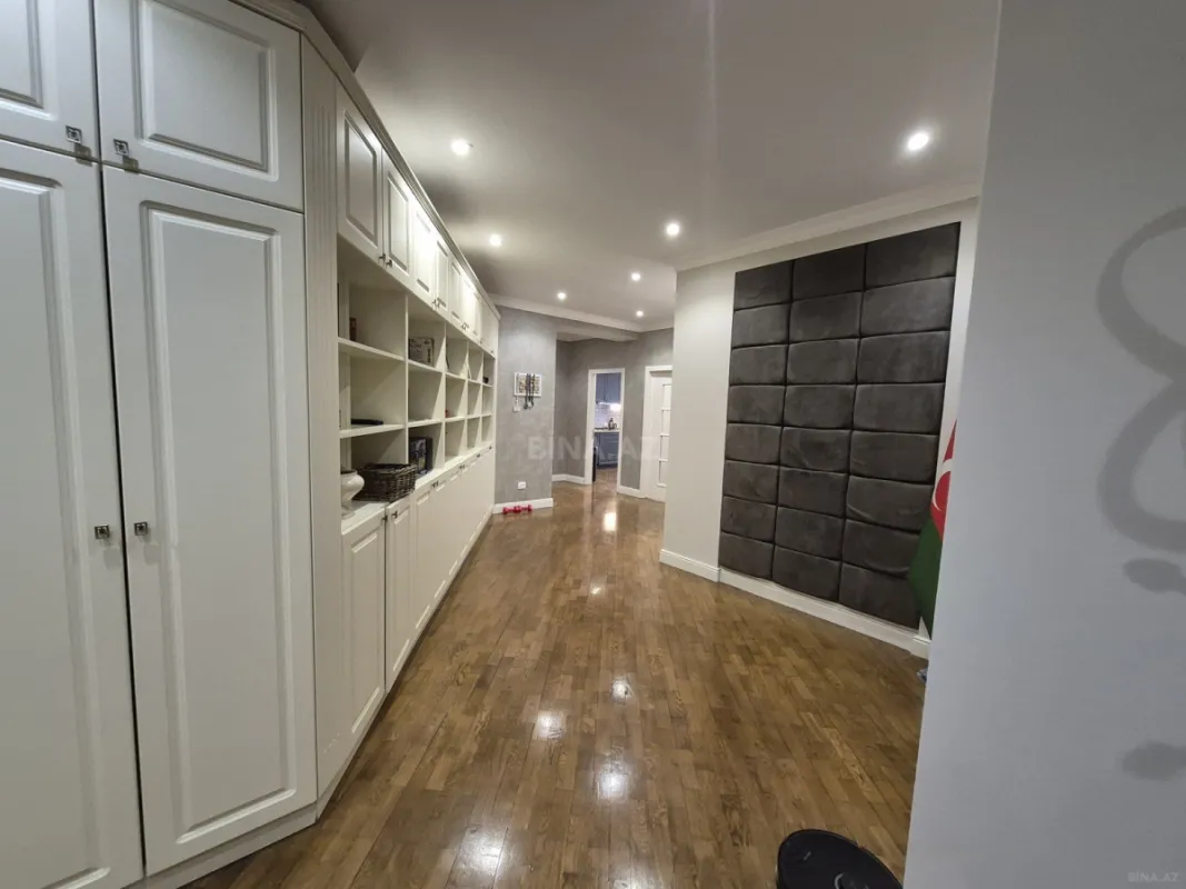 Satılır 3 otaqlı mənzil 140 m²