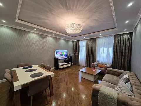 Satılır 3 otaqlı mənzil 140 m²