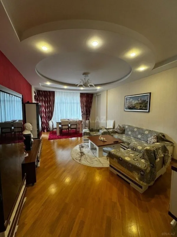 Satılır 4 otaqlı mənzil 177 m²