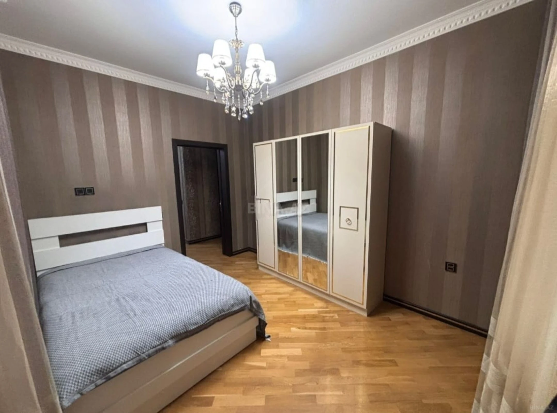 Satılır 6 otaqlı həyət evi 230 m²