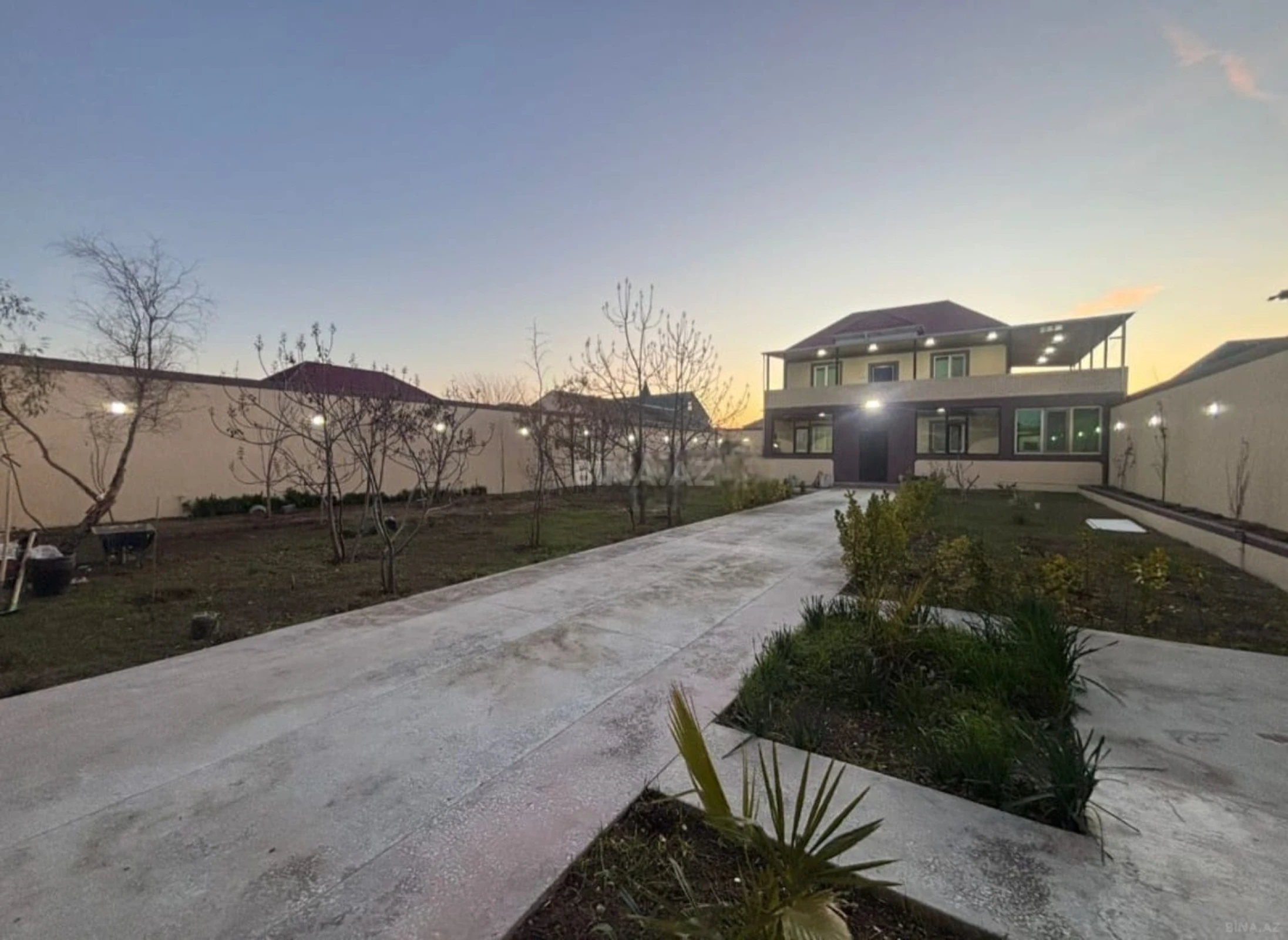 Satılır 6 otaqlı həyət evi 230 m²