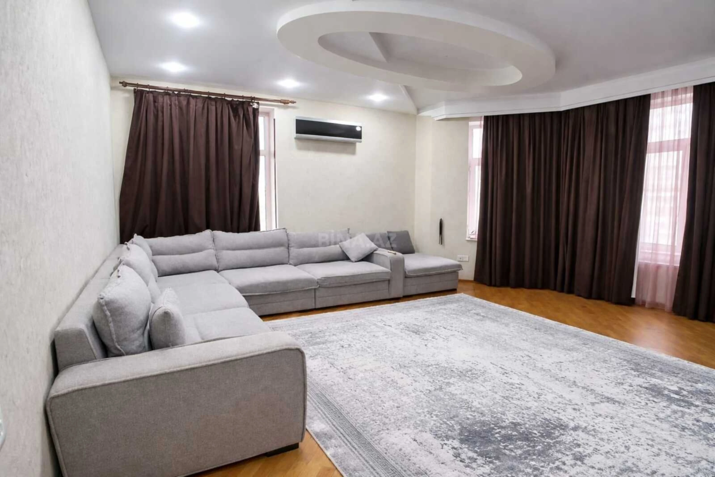 Kirayə verilir 2 otaqlı mənzil 110 m²