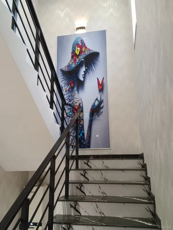 Satılır 5 otaqlı həyət evi 300 m²