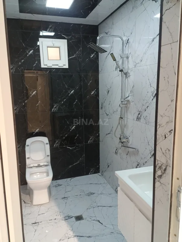 Satılır 5 otaqlı həyət evi 300 m²