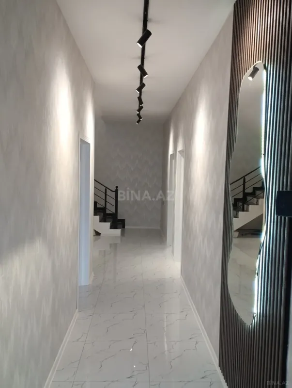 Satılır 5 otaqlı həyət evi 300 m²