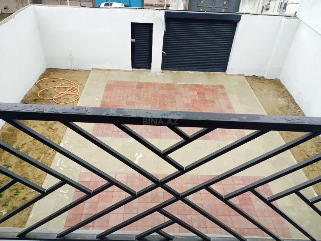 Satılır 5 otaqlı həyət evi 300 m²