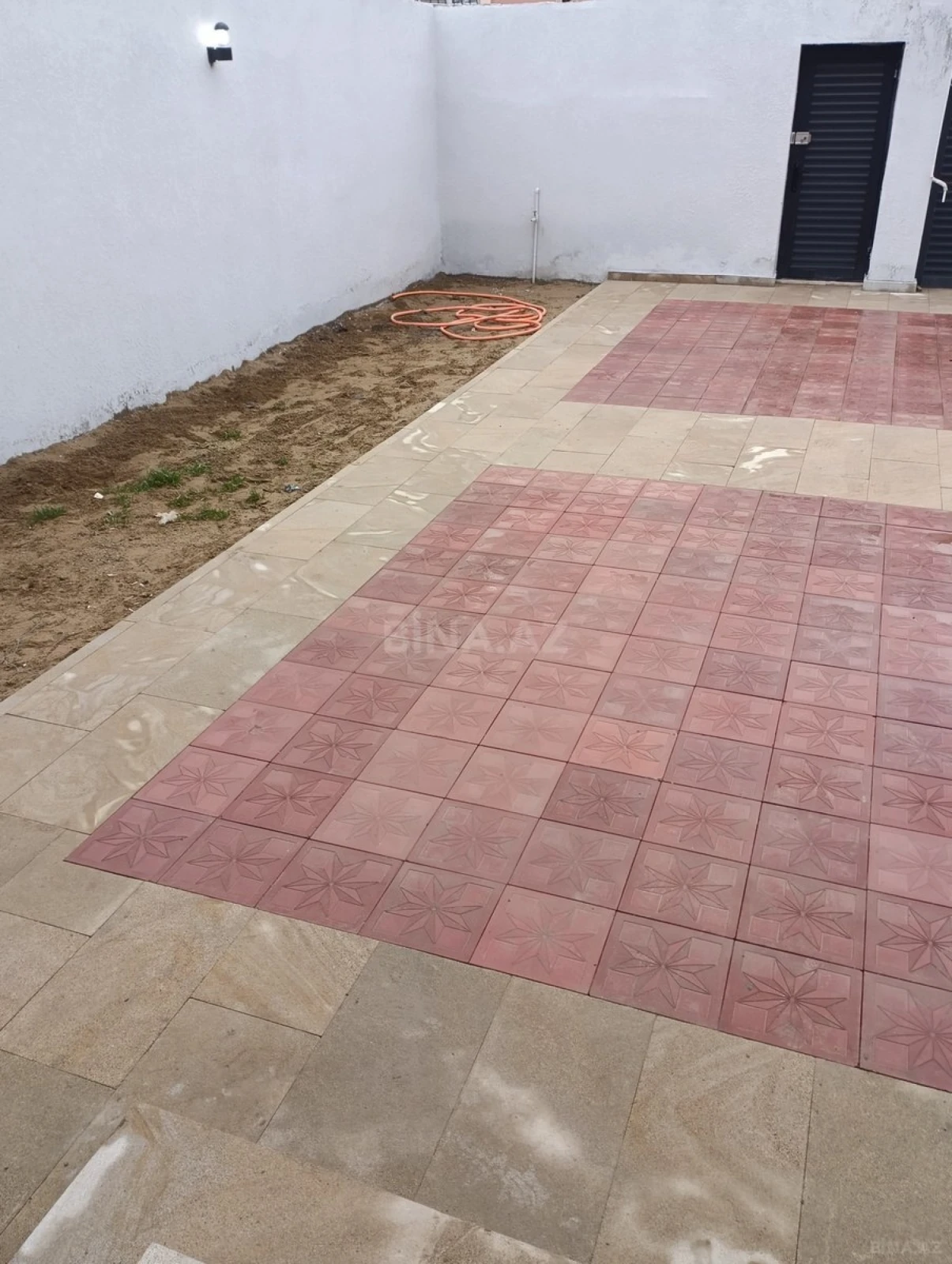 Satılır 5 otaqlı həyət evi 300 m²