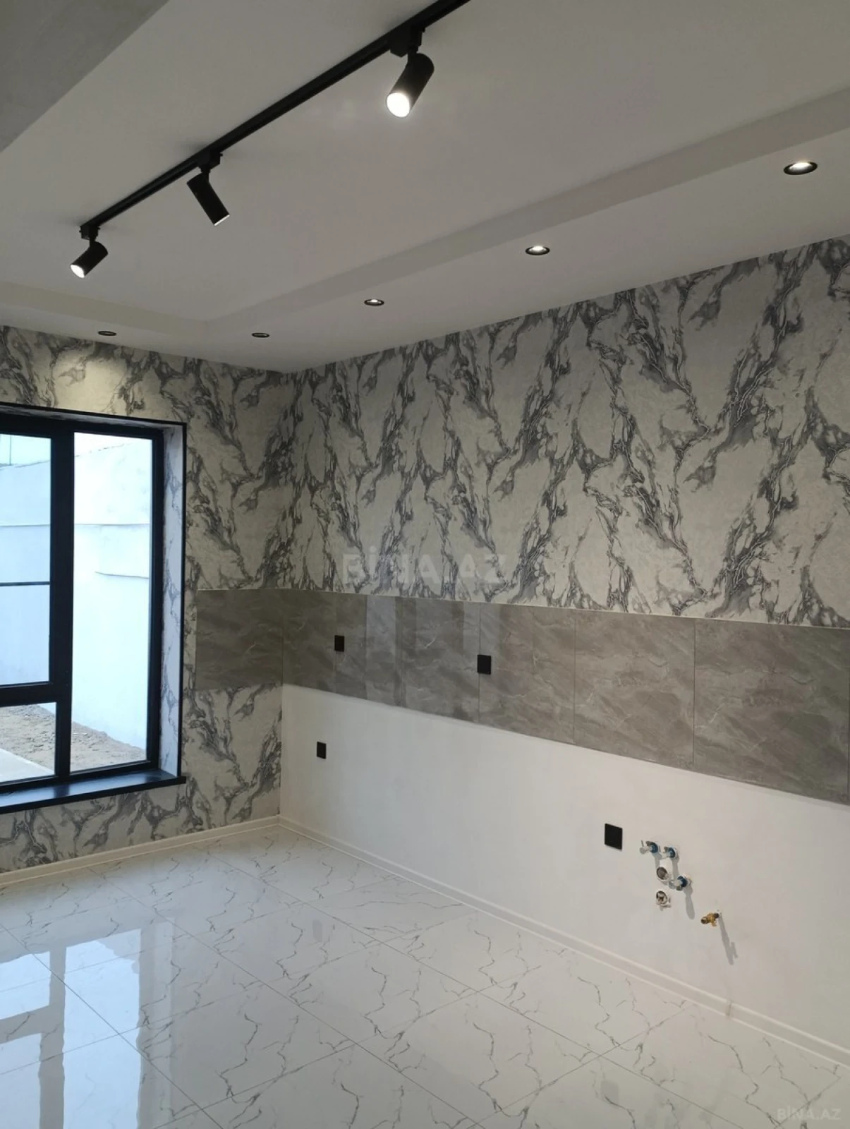 Satılır 5 otaqlı həyət evi 300 m²