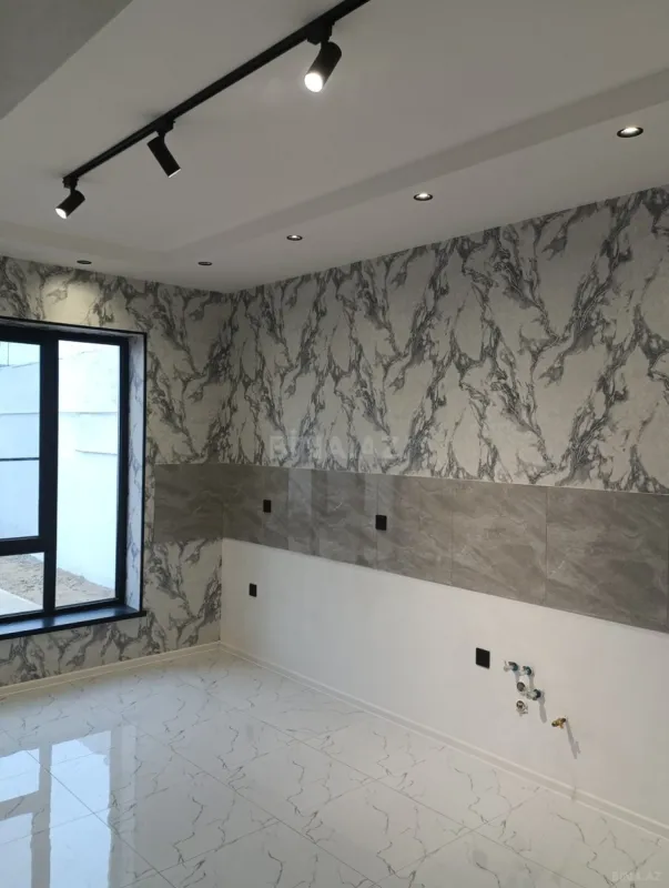 Satılır 5 otaqlı həyət evi 300 m²