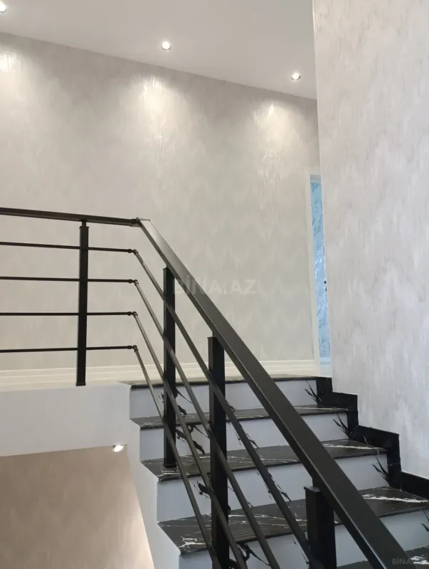 Satılır 5 otaqlı həyət evi 300 m²