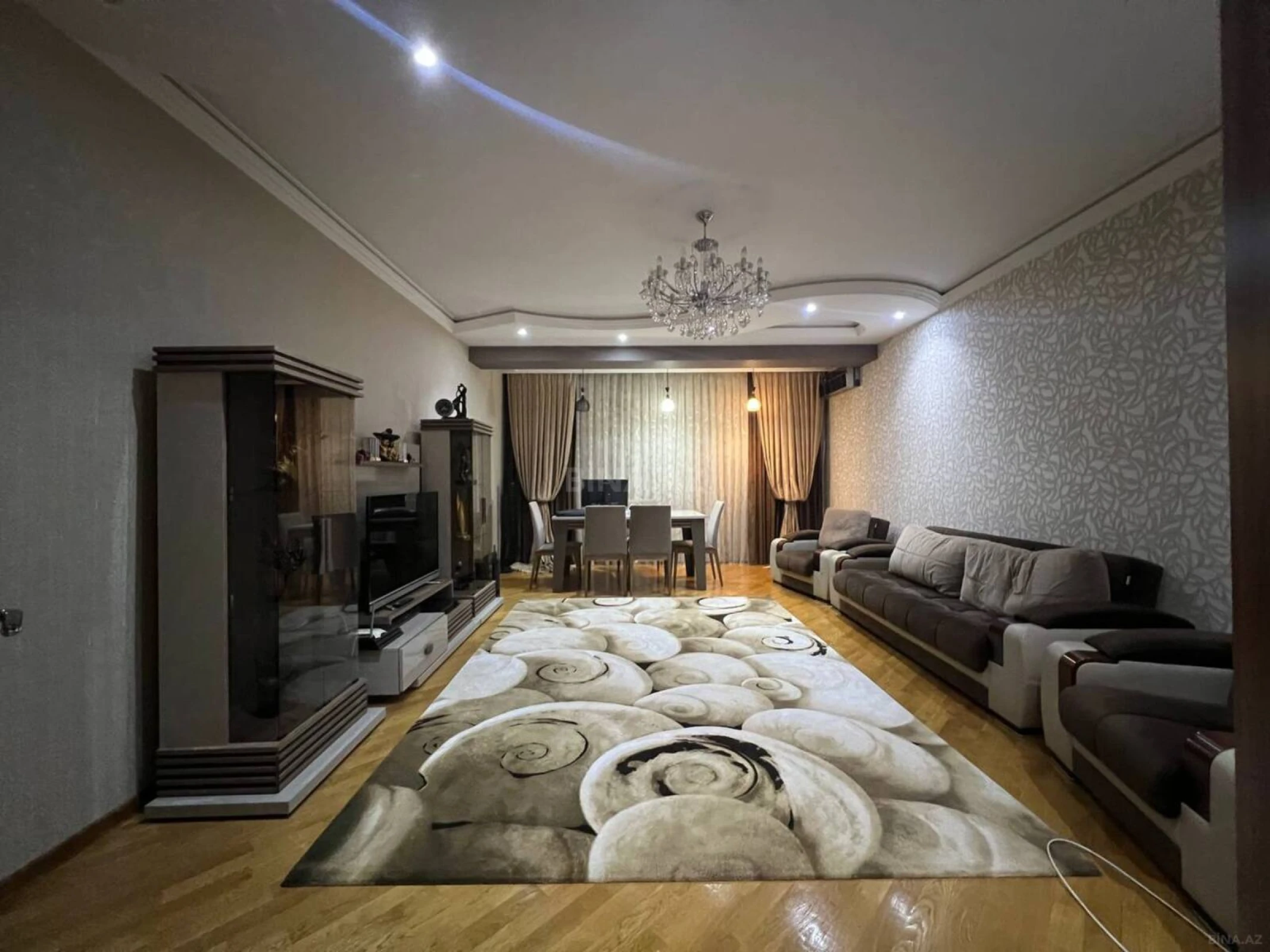 Satılır 3 otaqlı mənzil 135 m²