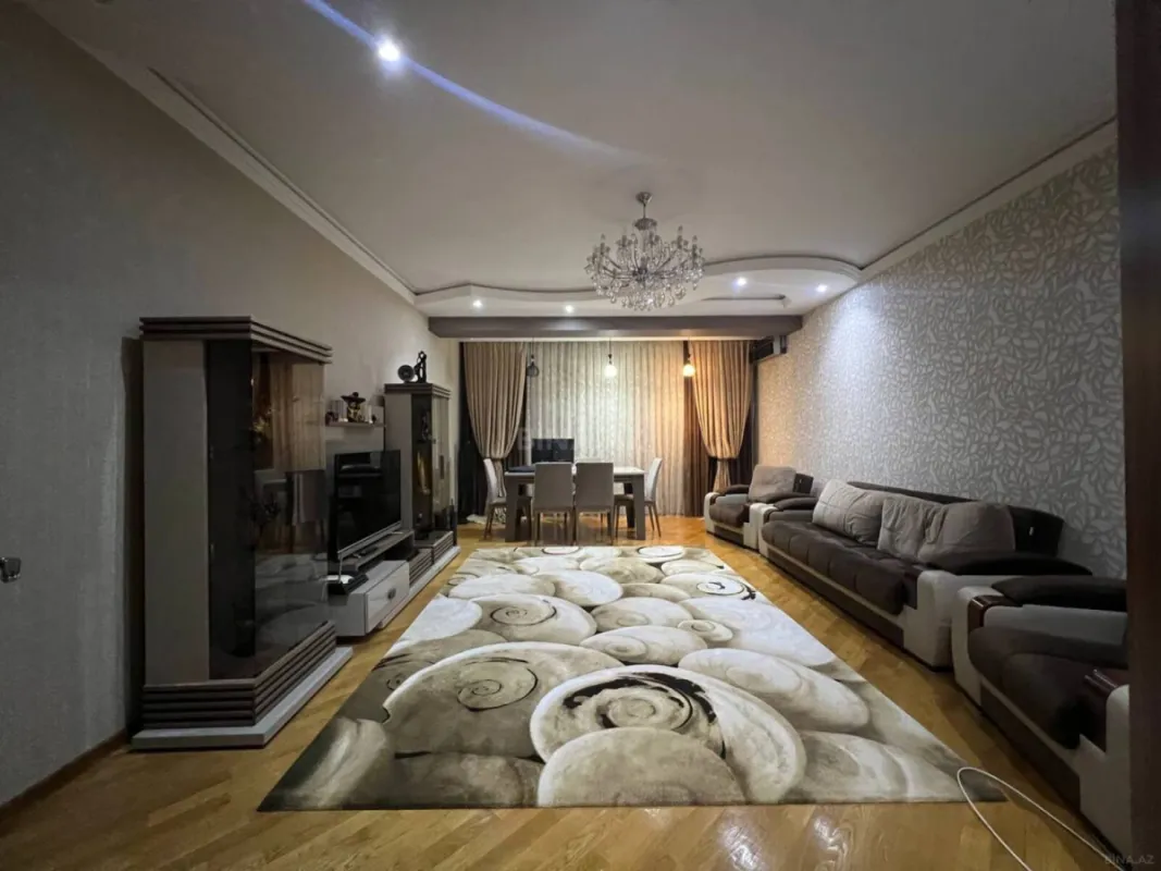 Satılır 3 otaqlı mənzil 135 m²