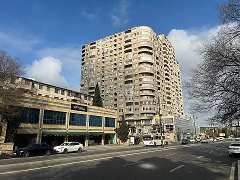 Satılır 3 otaqlı mənzil 135 m² — Bakı, Memar Əcəmi yanı 3 otaq 135.00 m²