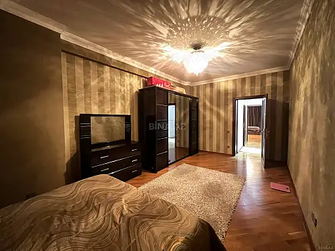 Satılır 3 otaqlı mənzil 135 m²