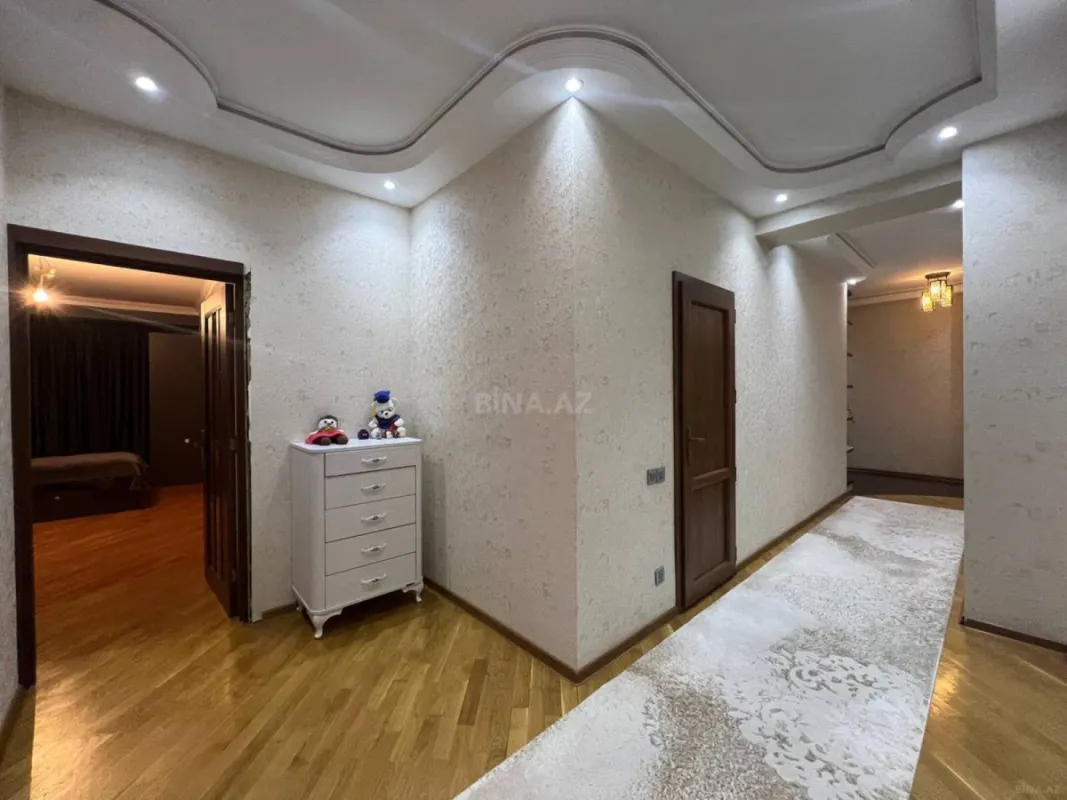 Satılır 3 otaqlı mənzil 135 m²