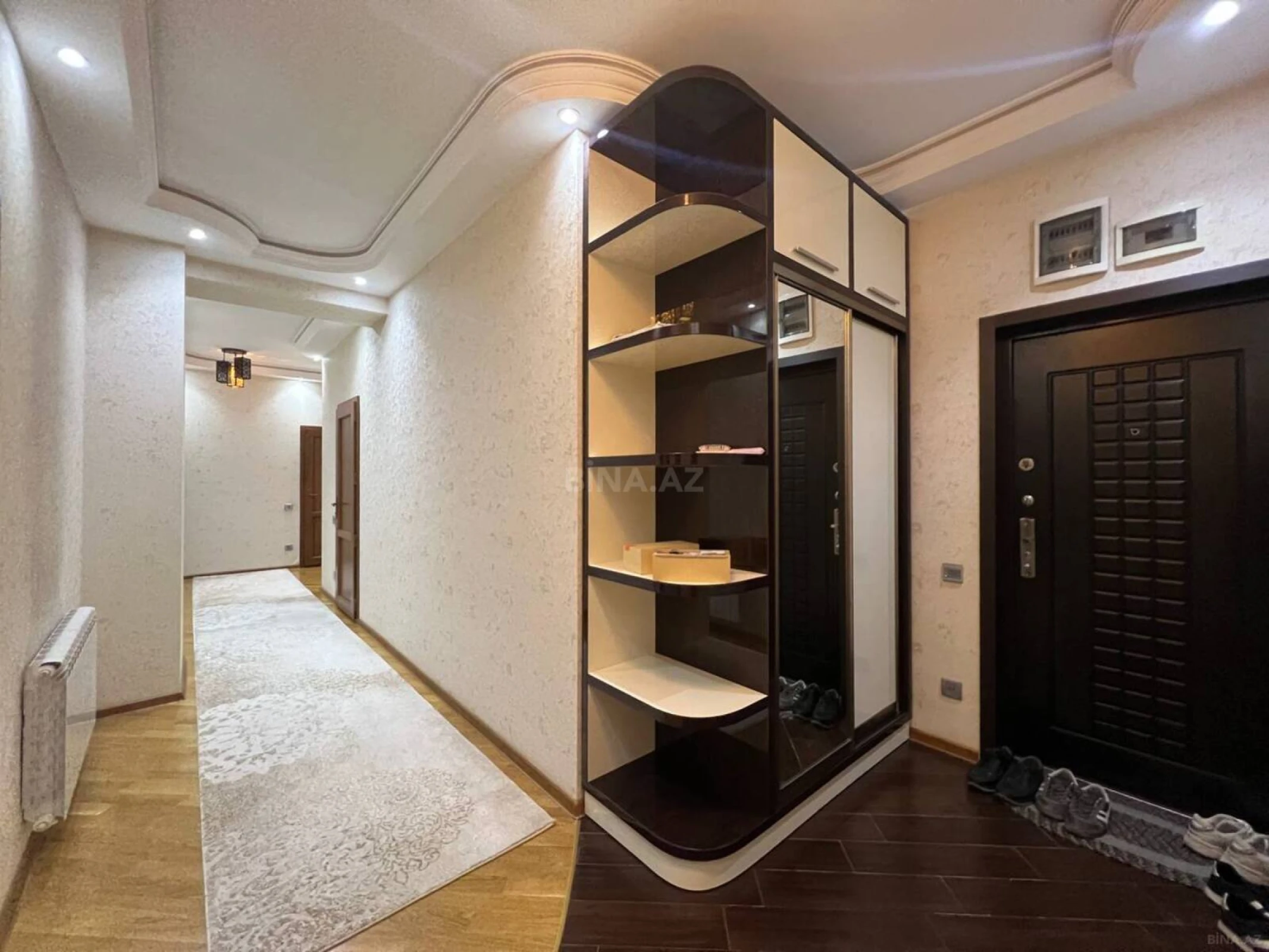 Satılır 3 otaqlı mənzil 135 m²