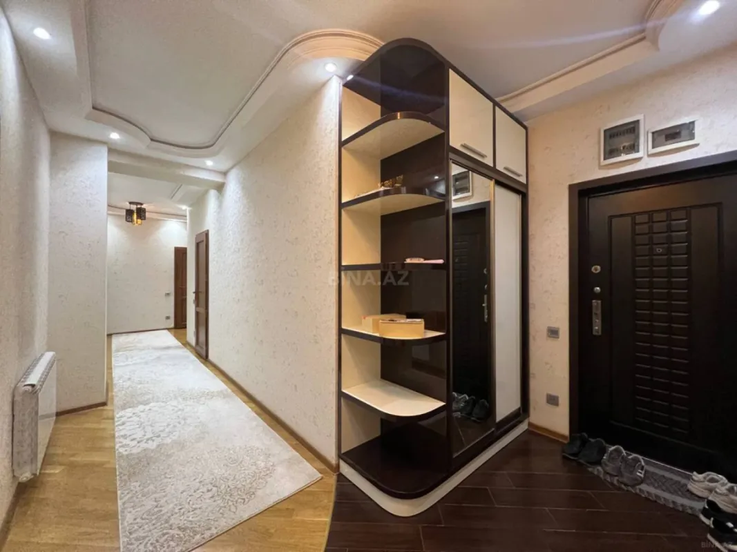 Satılır 3 otaqlı mənzil 135 m²