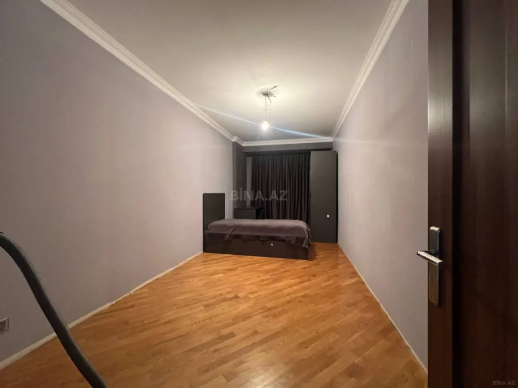 Satılır 3 otaqlı mənzil 135 m²