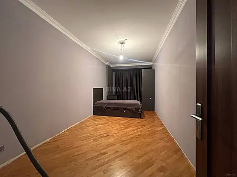 Satılır 3 otaqlı mənzil 135 m²