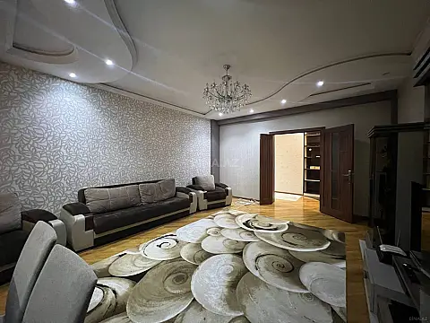 Satılır 3 otaqlı mənzil 135 m²