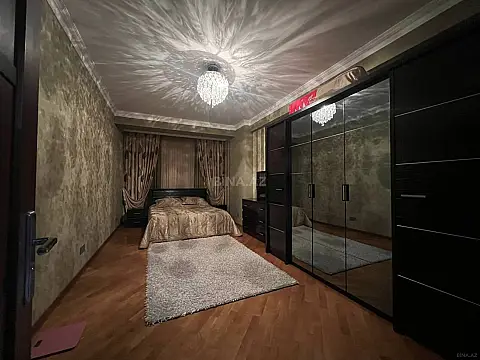 Satılır 3 otaqlı mənzil 135 m²