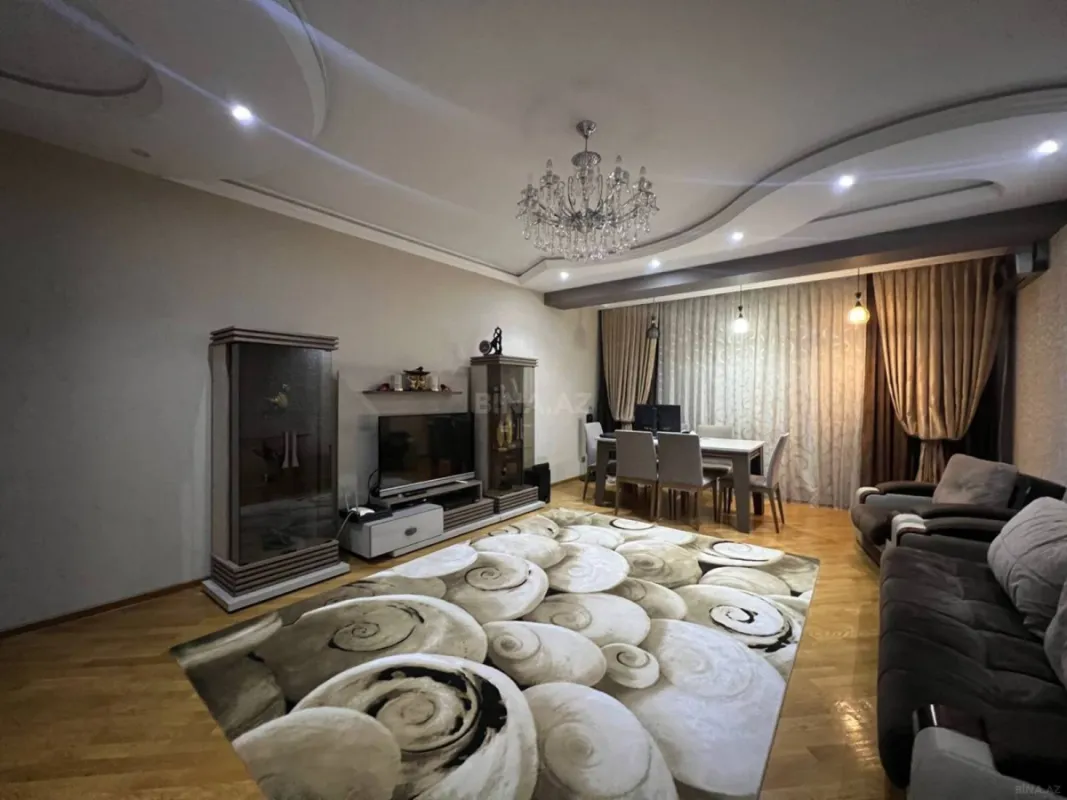 Satılır 3 otaqlı mənzil 135 m²