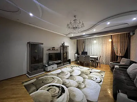 Satılır 3 otaqlı mənzil 135 m²