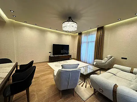 Satılır 4 otaqlı mənzil 180 m²