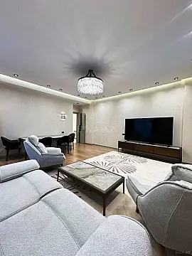 Satılır 4 otaqlı mənzil 180 m²