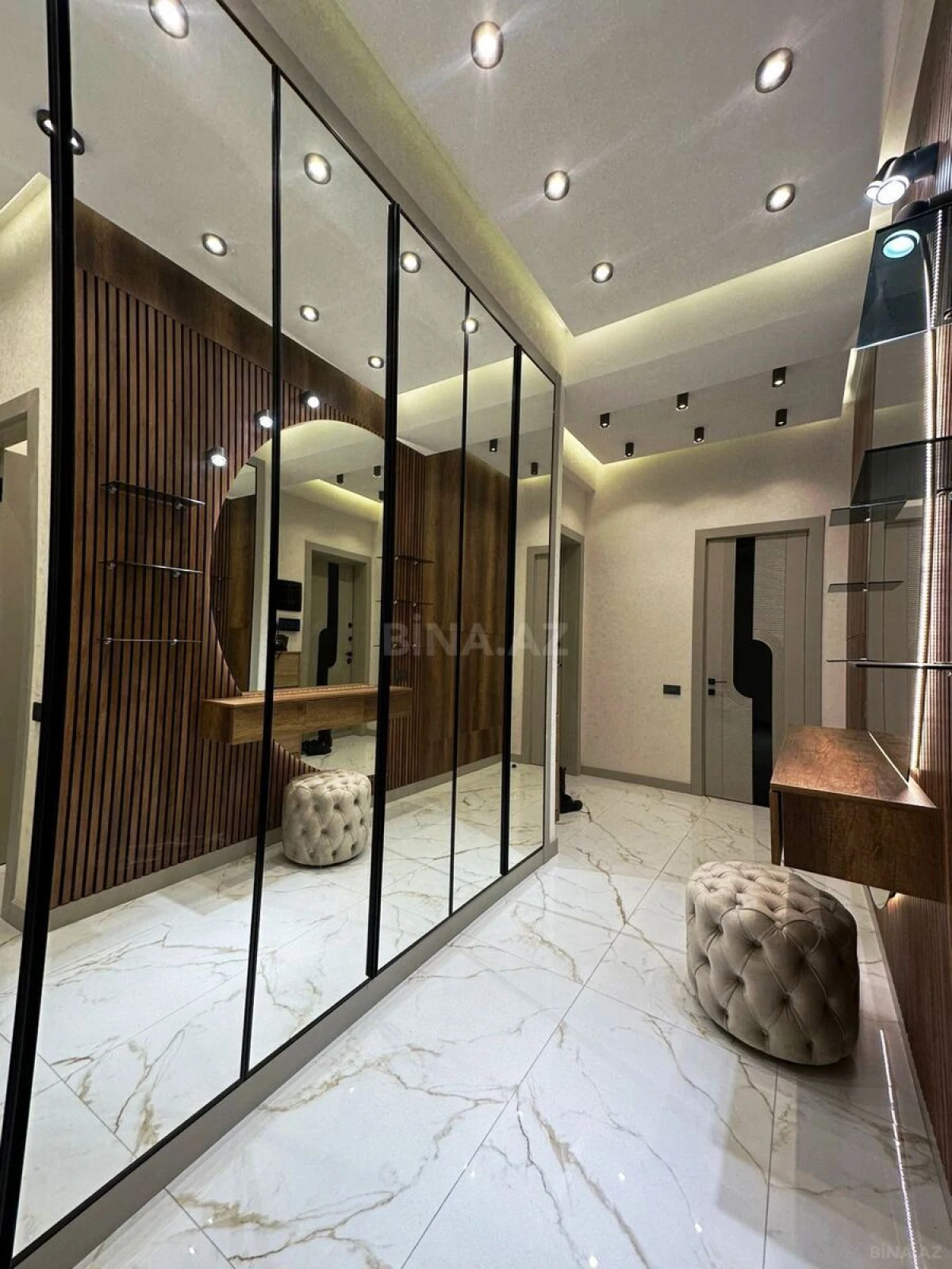 Satılır 4 otaqlı mənzil 180 m²