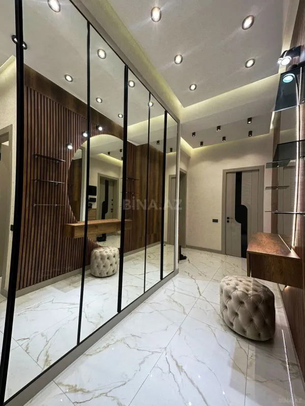 Satılır 4 otaqlı mənzil 180 m²