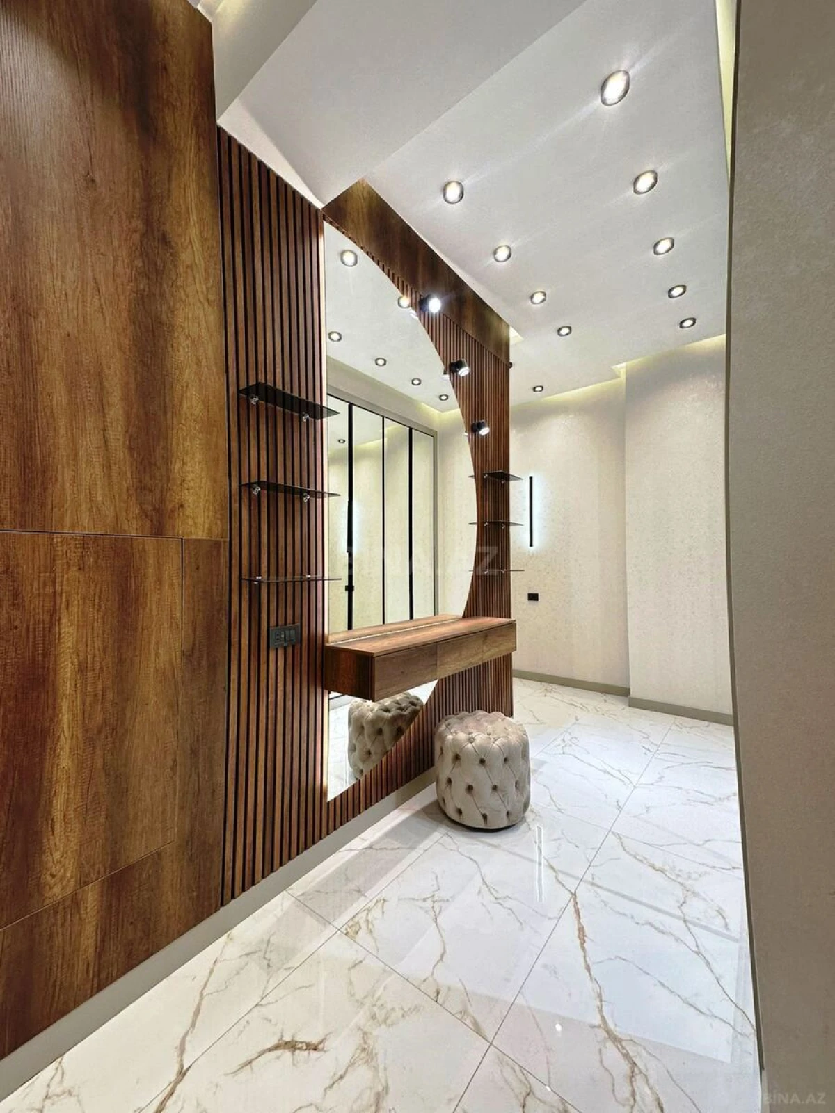 Satılır 4 otaqlı mənzil 180 m²