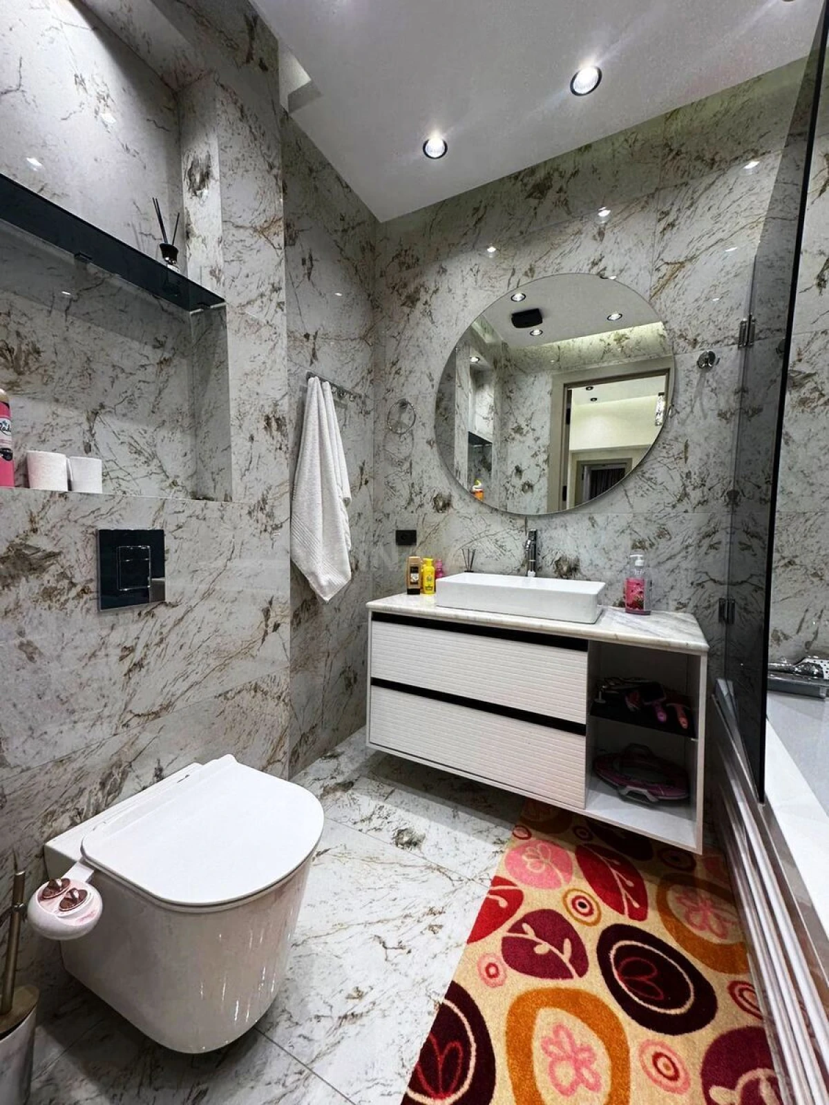 Satılır 4 otaqlı mənzil 180 m²