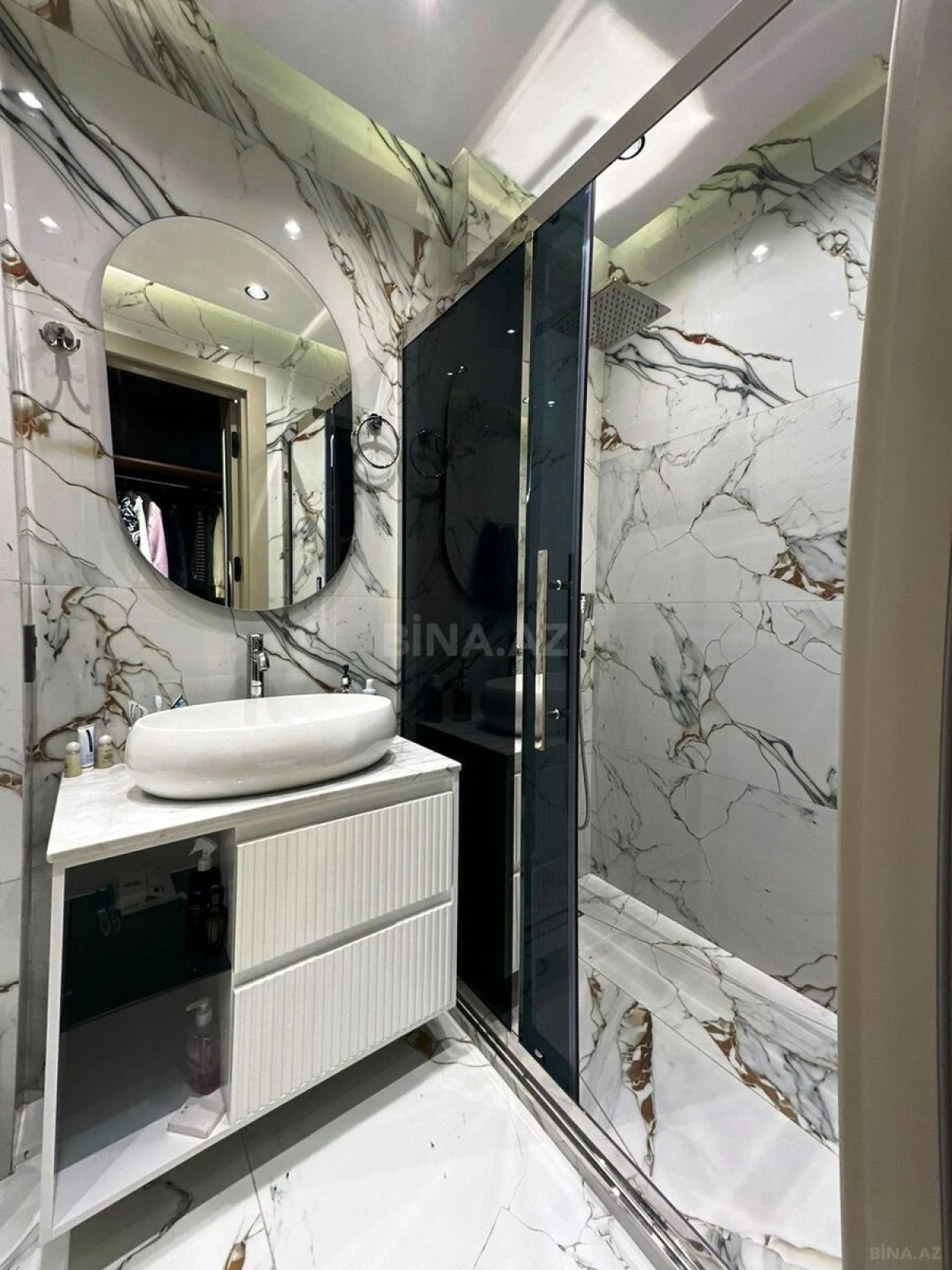 Satılır 4 otaqlı mənzil 180 m²