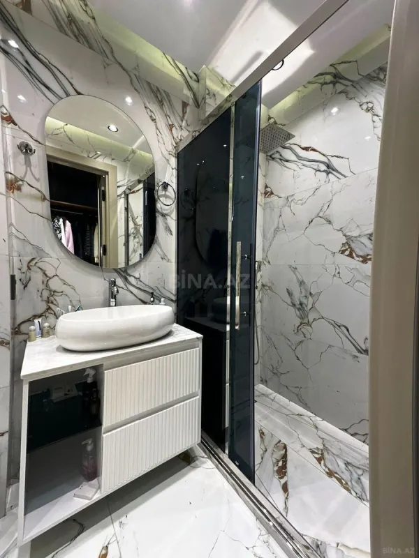 Satılır 4 otaqlı mənzil 180 m²