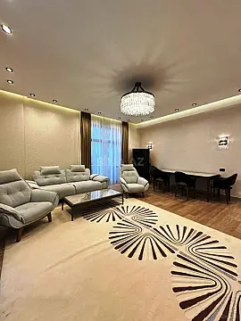 Satılır 4 otaqlı mənzil 180 m²