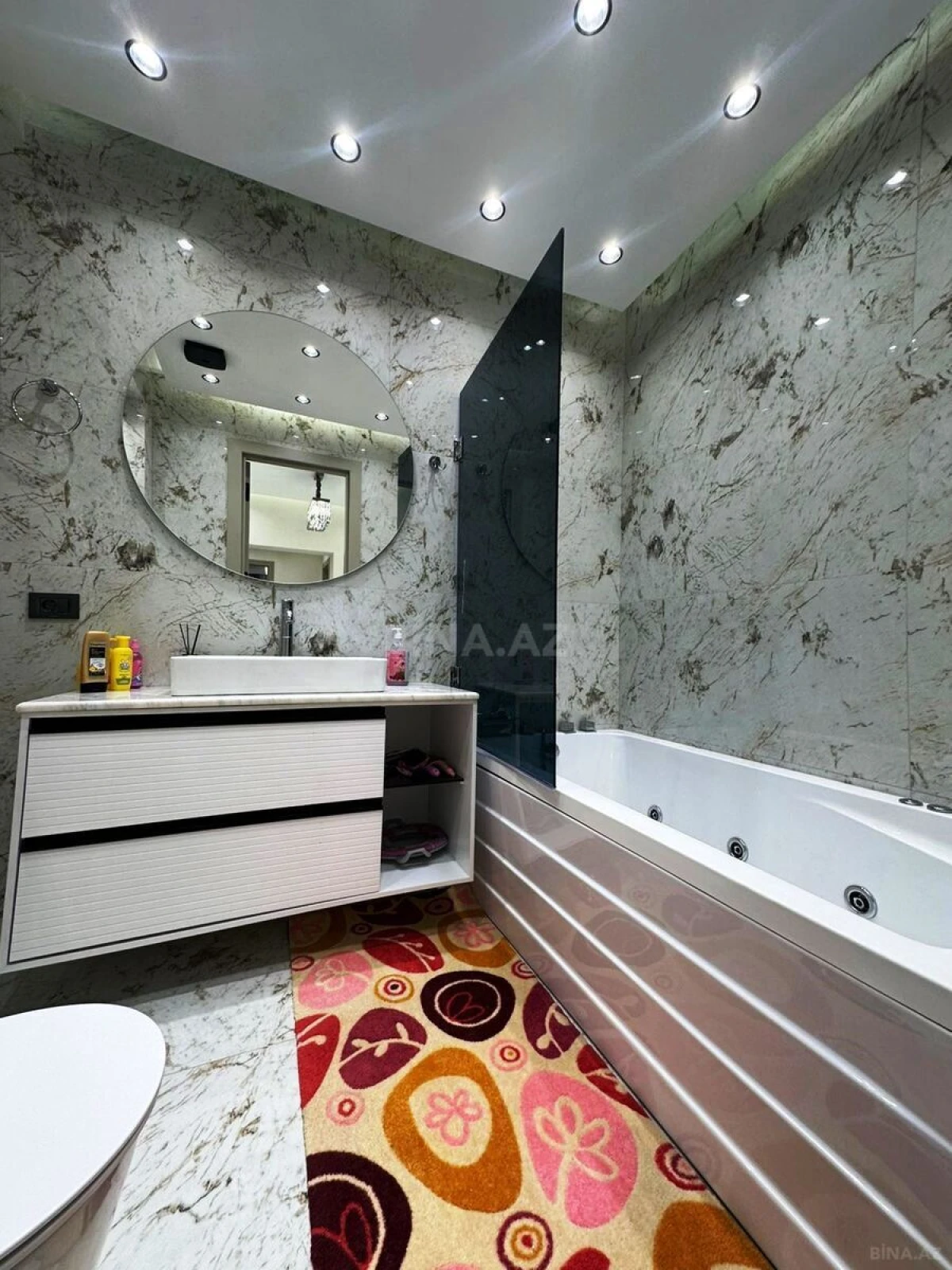 Satılır 4 otaqlı mənzil 180 m²