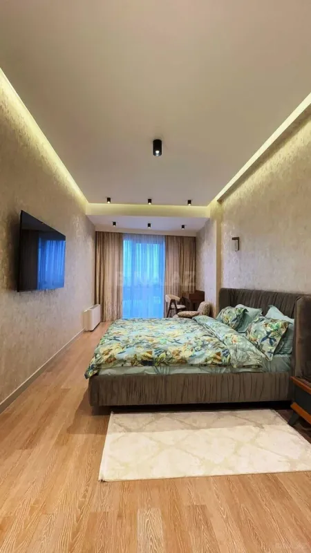 Satılır 4 otaqlı mənzil 180 m²