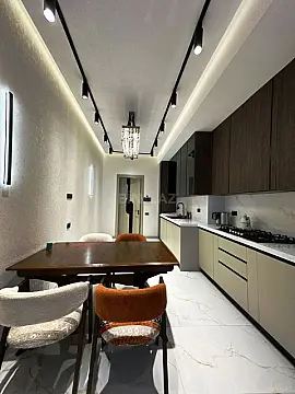 Satılır 4 otaqlı mənzil 180 m²