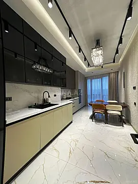 Satılır 4 otaqlı mənzil 180 m²