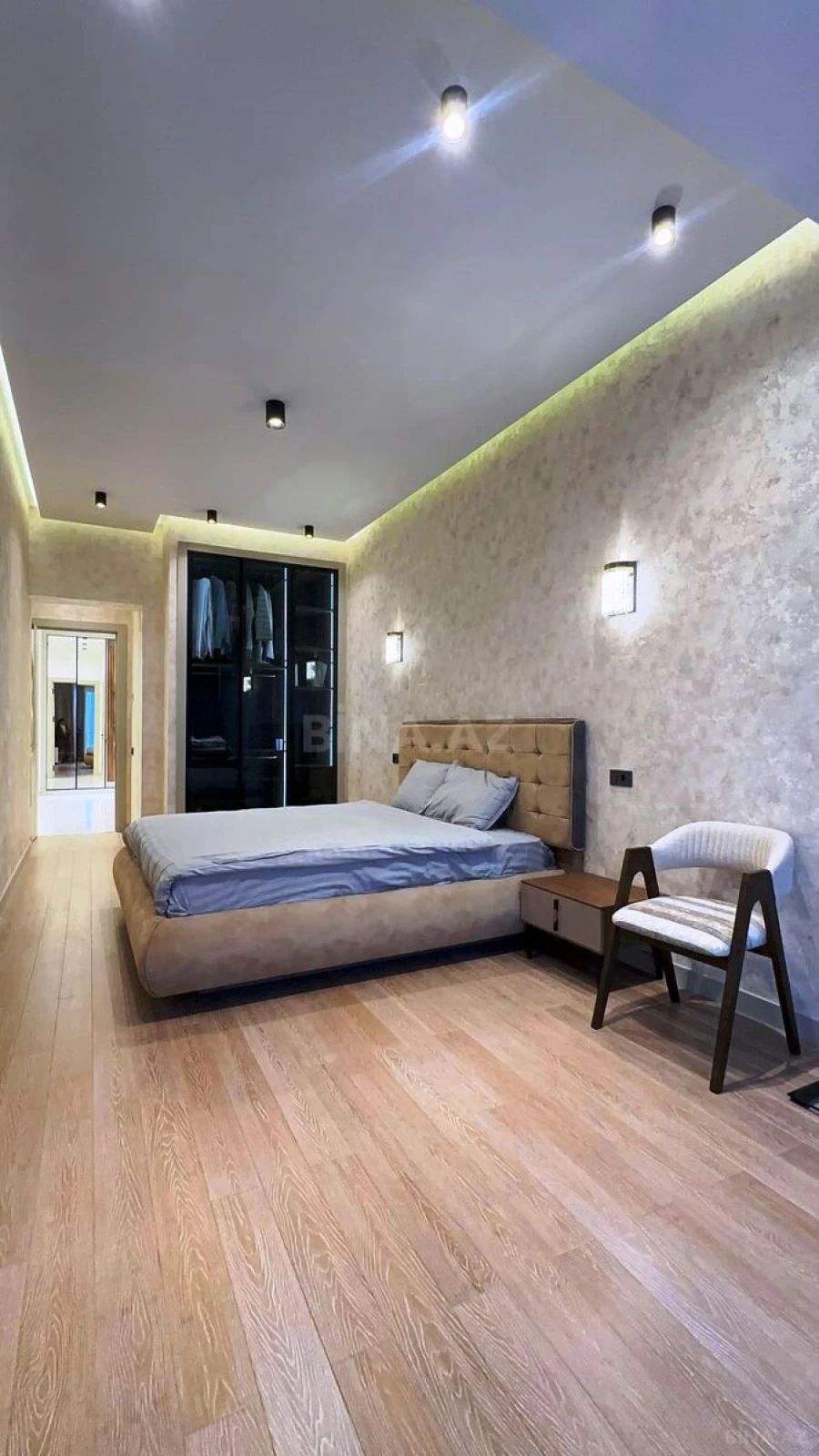 Satılır 4 otaqlı mənzil 180 m²