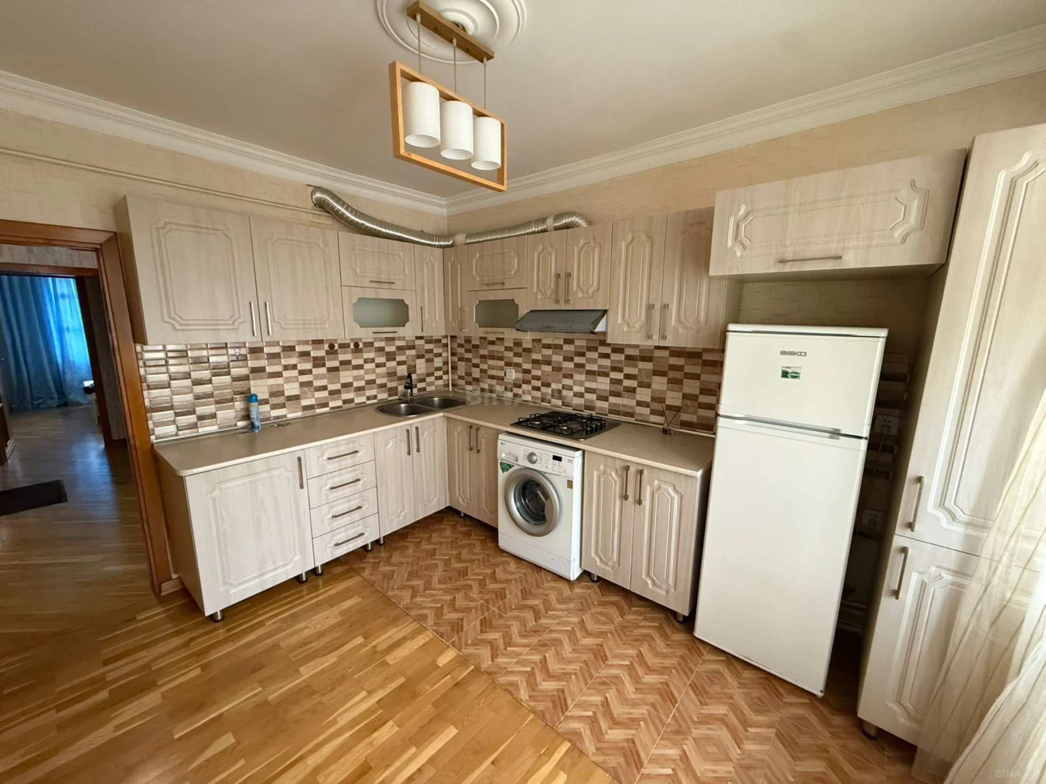 Kirayə verilir 2 otaqlı mənzil 62 m²