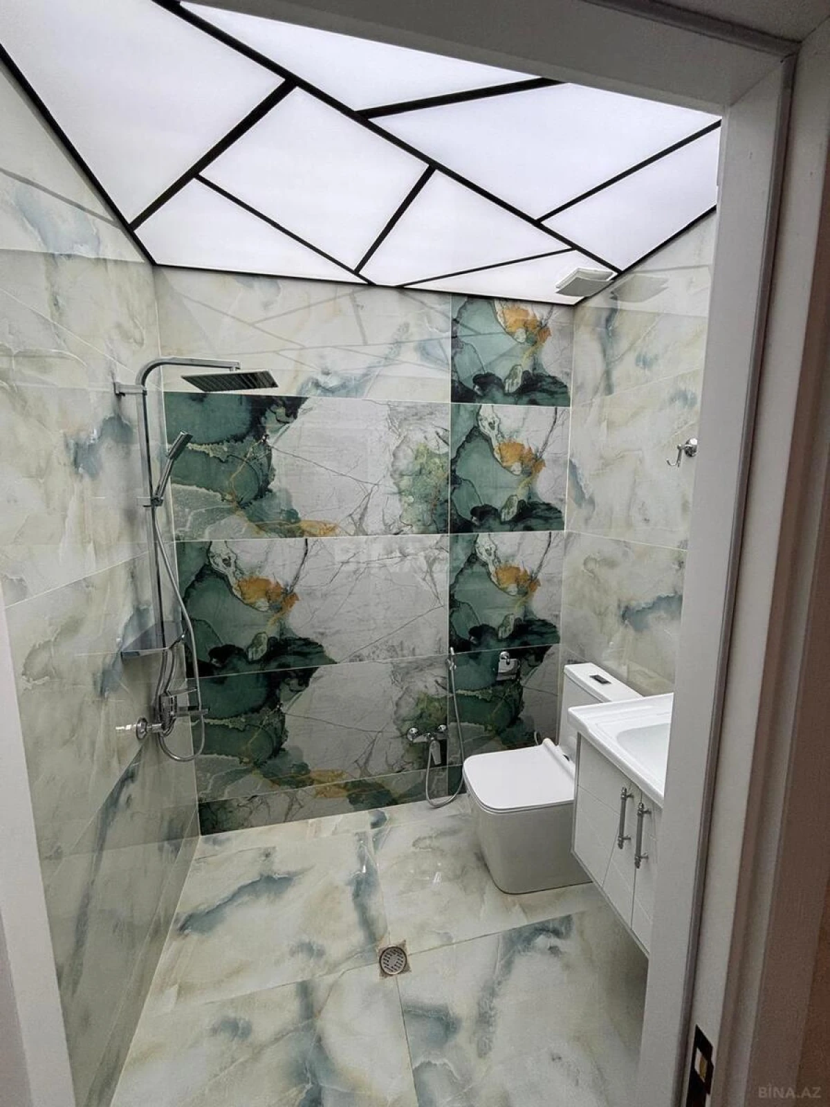 Satılır 2 otaqlı mənzil 70 m²